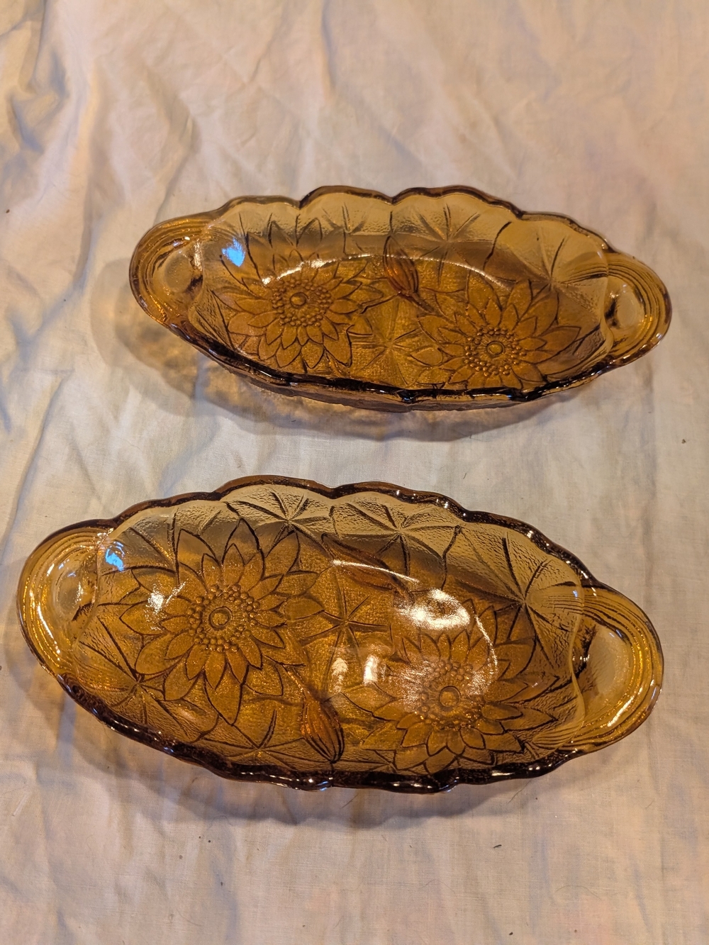 2/50$ Indiana Glass Amber Daisy Pattern Serving / relish Dishes with Handles